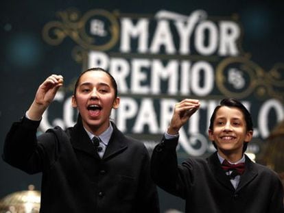 Ni&ntilde;os de San Ildefonso durante el sorteo del Gordo de la pasada Navidad.