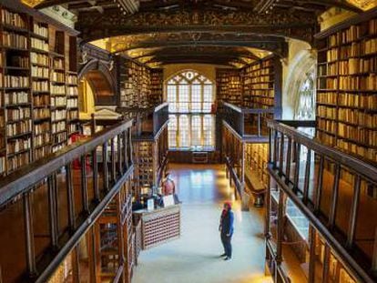 Interior de la biblioteca Bodleiana, a Oxford. c. furlong (getty)