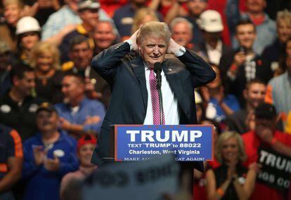El aspirante Trump este jueves en un mitin en Charleston.