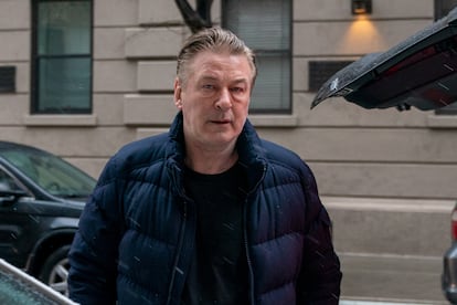 Alec Baldwin leaves his New York apartment in January 2023.