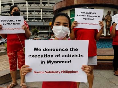 Protesta en Manila contra las ejecuciones de cuatro activistas prodemocracia en Myanmar.
