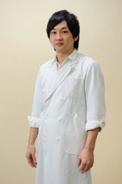 Takebe estudió Medicina en la Universidad de Columbia.