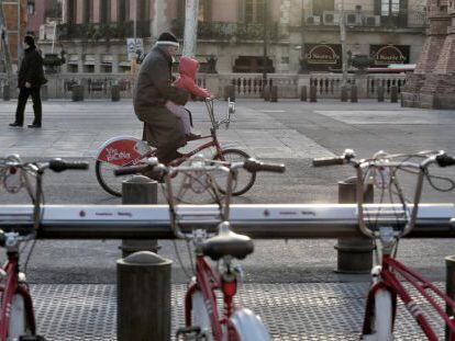 Terminal de Bicing en el Arco de Triunfo.