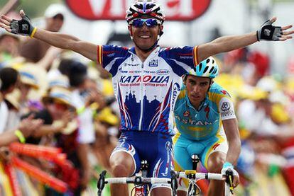 Purito Rodríguez celebra la victoria de etapa.