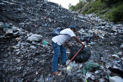 Trabajos de búsqueda en el basurero municipal de Cocula, a 30 kilómetros del pueblo de Iguala, donde fueron vistos con vida por última vez los normalistas.