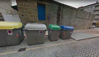 Contenedores en la calle R&iacute;o Bibei, en Ourense, en una imagen de Google Maps. 