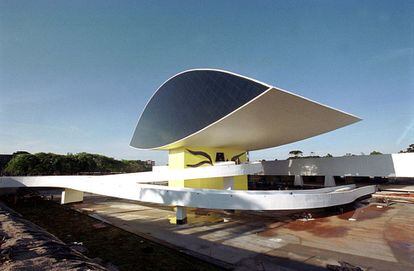 El Nuevo Museo de Curitiba ( Brasil), inaugurado en 2002