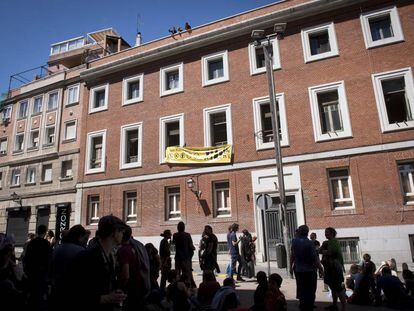 La Policía acusa a dos diputados de Podemos de intentar coaccionarla en una okupación