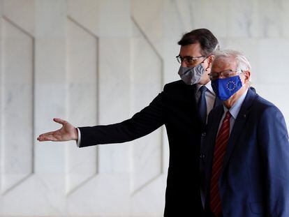 El ministro de Relaciones Exteriores de Brasil, Carlos Franca y el jefe de política exterior de la UE y vicepresidente de la Comisión Europea, Josep Borrell, antes de una reunión en el Palacio de Itamaraty en Brasilia(Brasil).