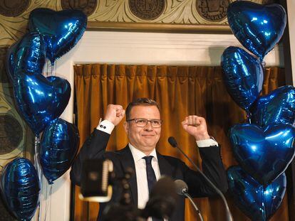El líder de la Coalición Nacional, Petteri Orpo, celebra los resultados electoralesde la formación, el pasado domingo en Helsinki.