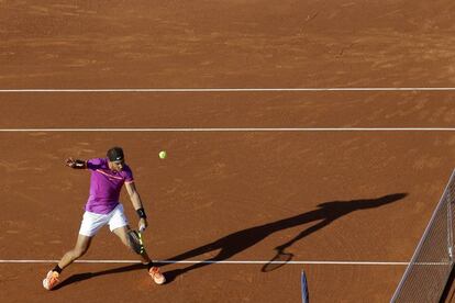 Nadal devuelve la pelota en el partido ante Chung.