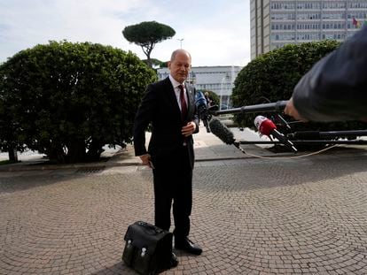 Olaf Scholz atiende a la prensa durante la cumbre del G-20 en Roma.