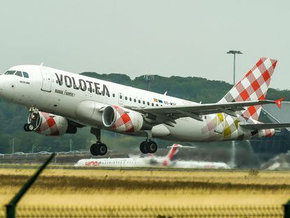 Un avión de Volotea, en el aeropuerto de Lila (Francia).