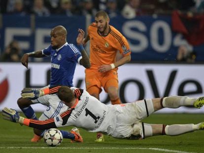 Benzema marca su segundo gol. 