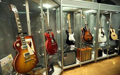 norte Desempleados Quinto Una subasta de 70 guitarras de Eric Clapton recauda más de 1,5 millones de  euros | Noticias de actualidad | EL PAÍS