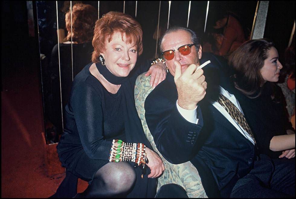 Jack Nicholson posa con Regine en París en 1993.