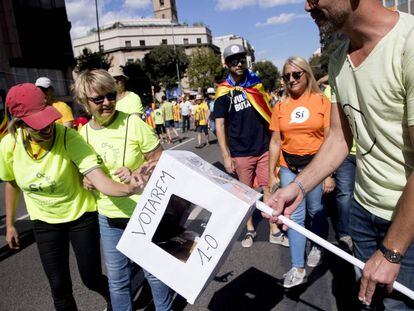 Manifestantes en Barcelona a favor del 1-O.