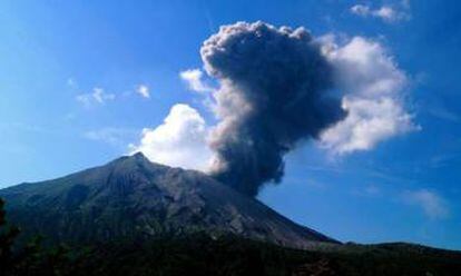 Una de las explosiones del volcán Sakurajima.