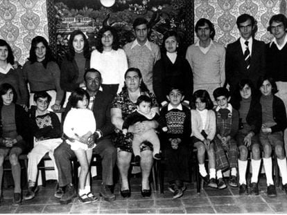 La familia de Francisco Troncoso y Dolores Guisado, con 18 hijos, Premio Nacional de Natalidad de 1976.