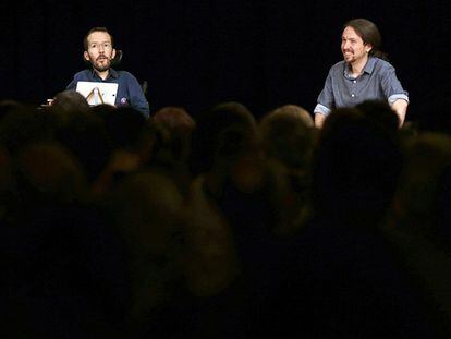 El líder de Podemos, Pablo Iglesias, y Pablo Echenique, secretario de Organización, este sábado en Barcelona.