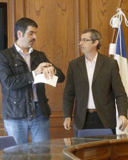 Eneko Goia y Markel Olano, del PNV, en la rueda de prensa que han ofrecido en el Ayuntamiento de San Sebastián.