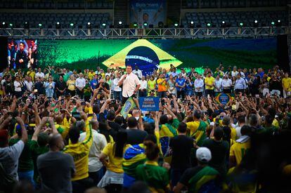 Jair Bolsonaro, durante un mitin este domingo en Río de Janeiro. 