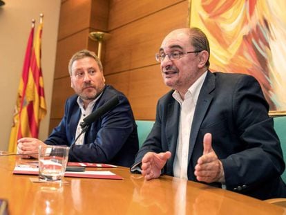 El secretario general del PSOE Aragón, Javier Lambán, y el presidente de Chunta Aragonesista, José Luis Soroada.