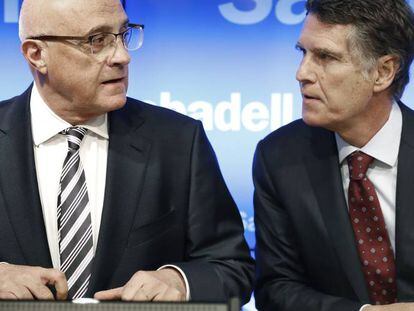 El presidente del Sabadell, Josep Oliu (izquierda), y el consejero delegado, Jaume Guardiola. 