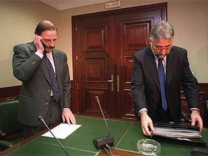 Martínez Pujalte (izquierda) y Sánchez Llibre, en febrero de 2001 en el Congreso.
