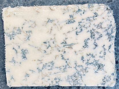 Corte del queso azul, en homenaje a la madre de José Andrés, en una imagen proporcionada por la quesería.