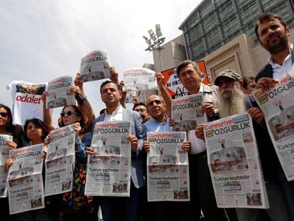 Concentraci&oacute;n en defensa de la libertad de prensa en Estambul.
 
  
  
 
