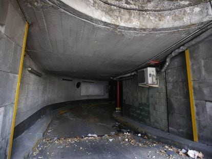 Entrada del aparcamiento, cerrado el verano pasado.