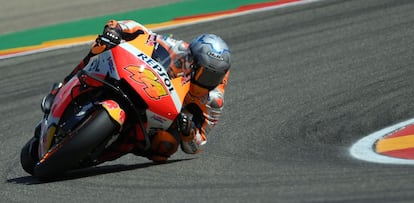 Pol Espargaró conduce su Honda durante los entrenamientos libres del GP de Aragón.