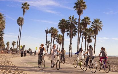 El carril bici de la playa de Santa Mónica (Los Ángeles).
 
