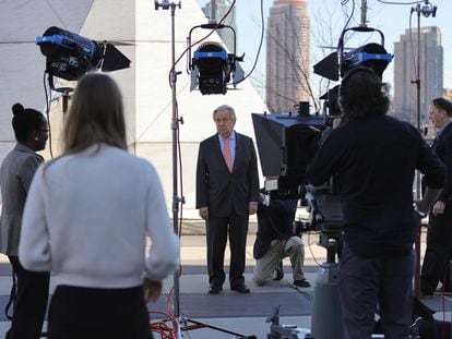 António Guterres visita el pasado 9 de marzo un monumento contra la esclavitud en la sede de la ONU, en Nueva York.