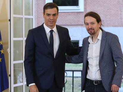 El presidente del Gobierno, Pedro Sánchez y el secretario general de Podemos, Pablo Iglesias, han firmado hoy en el Palacio de la Moncloa el acuerdo sobre el proyecto de ley de presupuestos para 2019.