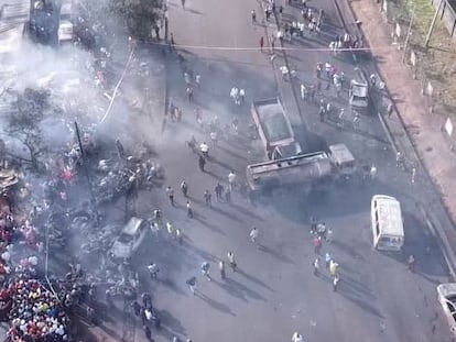 Vista aérea del accidente del camión cisterna en Freetown, Sierra Leona, este sábado.