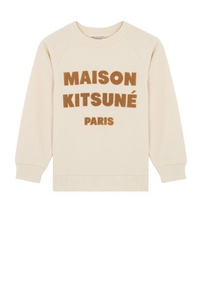 Maison Kitsuné tiene en su catálogo los modelos de sudaderas más apetecibles. Esta, con el nombre de la firma estampado, cuesta 180 euros.