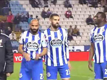 Pitos de los aficionados durante el minuto de silencio del Dépor-Málaga.