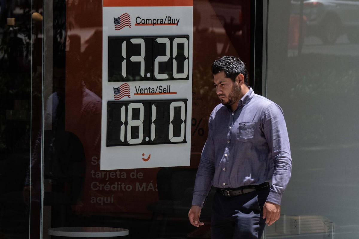 El peso mexicano se rebela y bate un nuevo récord: ya cotiza a 17.26 unidades por dólar