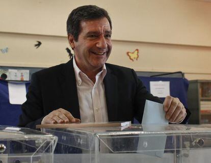 Kaminis vota en Atenas en las elecciones europeas del pasado 25 de mayo.