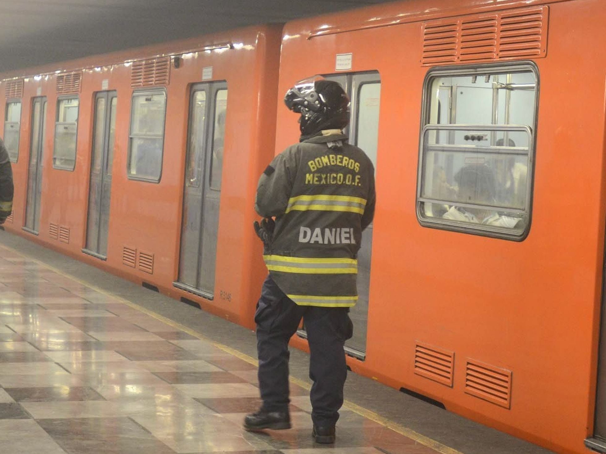 Fuego, humo, cortes de luz y saturación: el accidente de la Línea 3 abre la  polémica sobre las fallas del metro de Ciudad de México | EL PAÍS México