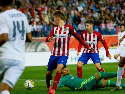Momento del partido de la primera vuelta de la Liga 15/16 entre Atl&eacute;tico y Real Madrid.
 