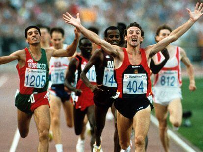 Fermín Cacho celebra su triunfo en la final de 1500m, en los Juegos Olímpicos de Barcelona 1992.