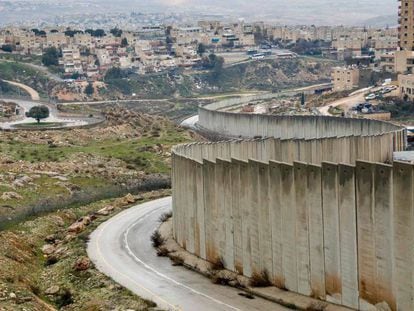 Asentamiento israelí de Pisgat Zeev, en Jerusalén Este. En vídeo, declaraciones de Rupert Colville, portavoz de la Alta Comisionada de la para los Derechos Humanos de la ONU.