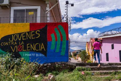 One of the murals painted by the 'Decorating my neighborhood' initiative.