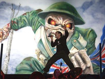 El vocalista de Iron Maiden, Bruce Dickinson, en el BBK Live de 2013. 