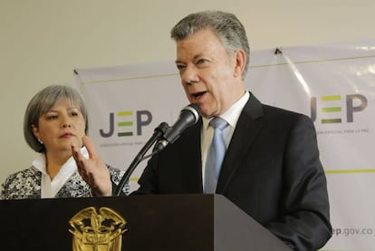 El presidente Juan Manuel Santos junto a la magistrada Patricia Linares, presidenta de la Jurisdicción Especial para la Paz (JEP). 