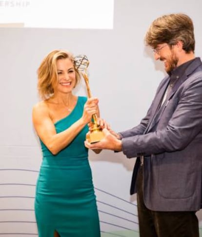 Silvinia Moschini recogiendo el premio Equals in Tech 2019, el 27 de noviembre en Berlín.