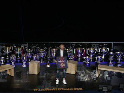 Iniesta, en el seu homenatge en el Camp Nou.